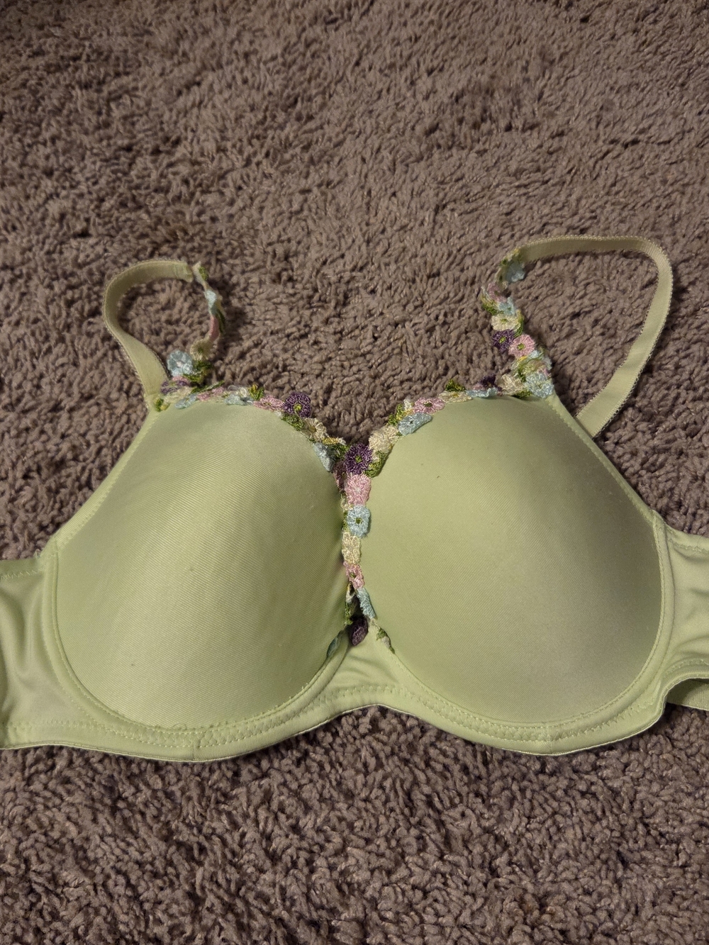 Women's Light Green Floral Trim T-Shirt Bra Size 38C  Adjustable